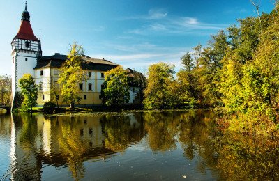 Пивзавод Pilsner Urquell (Плзень), замок Добриш или водный замок Блатна